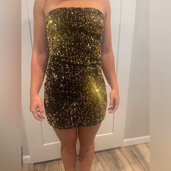 Forever 21 Gold Sequin Strapless Shortie Dress Homecoming Holiday Size Medium - Picture 1 of 4